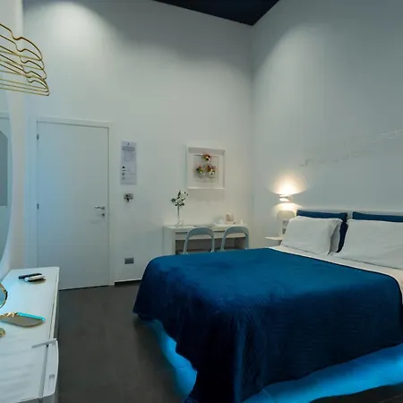 Frühstückspension Skyhouse Chiatamone 2*
