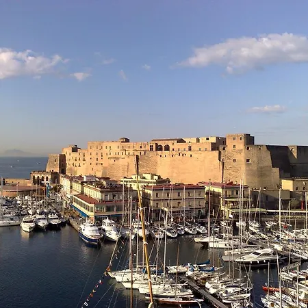 Skyhouse Chiatamone 4*