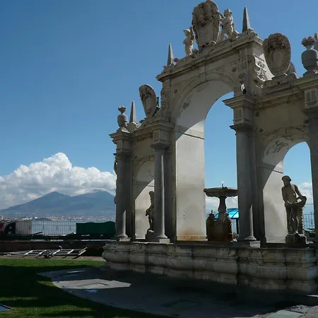 Skyhouse Chiatamone Отель типа 