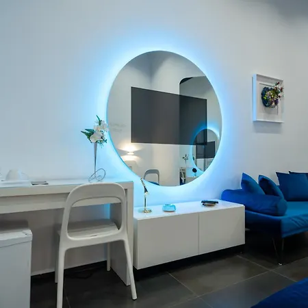 Skyhouse Chiatamone 4*