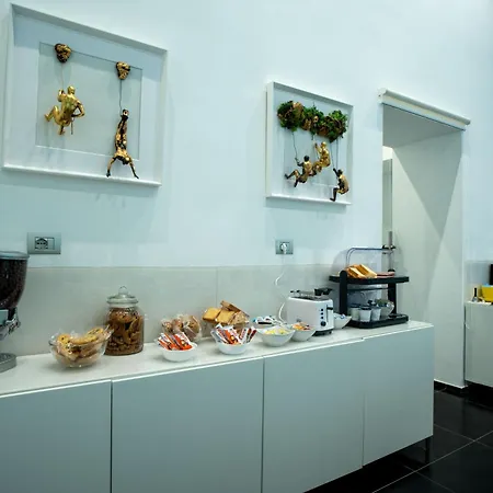 Skyhouse Chiatamone 4*