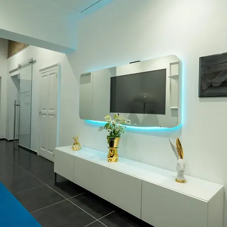 Skyhouse Chiatamone Неаполь