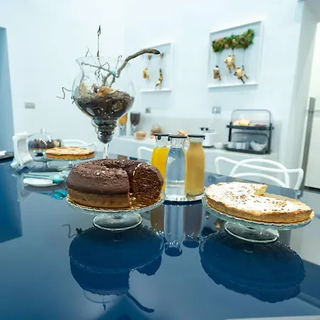 Skyhouse Chiatamone Bed and breakfast 4*