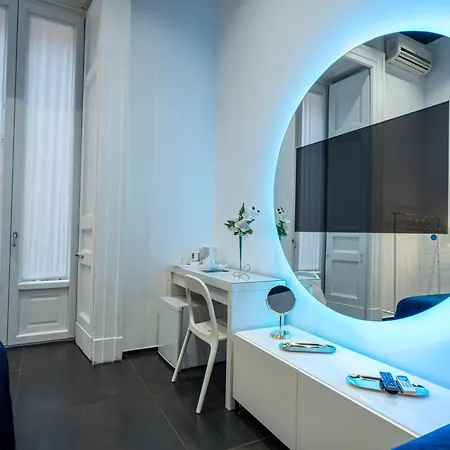 Skyhouse Chiatamone 4*