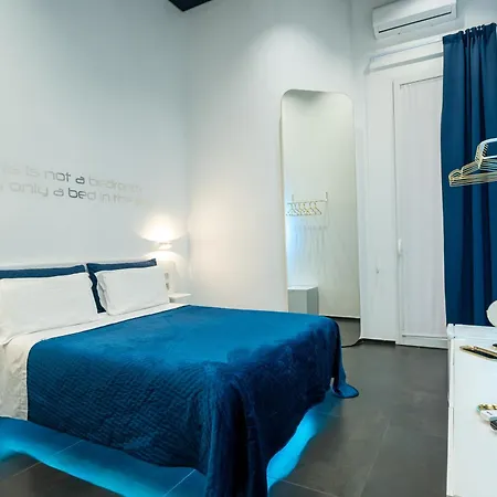 Skyhouse Chiatamone Отель типа 