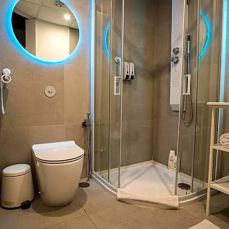 Skyhouse Chiatamone Bed & Breakfast 4*