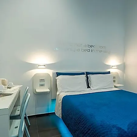 Skyhouse Chiatamone Bed & Breakfast 4*