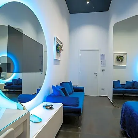 Skyhouse Chiatamone Bed & Breakfast 4*