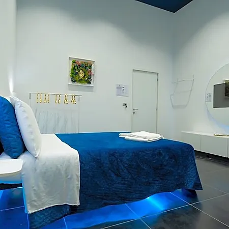 Skyhouse Chiatamone 4*