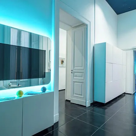 Skyhouse Chiatamone Bed & Breakfast 4*