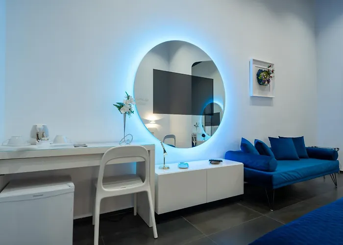 Skyhouse Chiatamone 4*