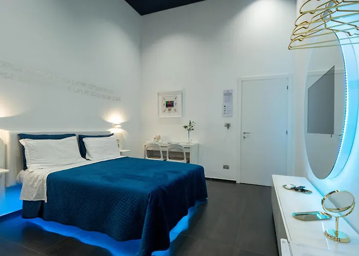 Skyhouse Chiatamone Bed & Breakfast 4*