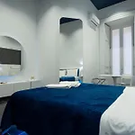 Skyhouse Chiatamone Bed & Breakfast