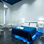Skyhouse Chiatamone Bed & Breakfast 4*