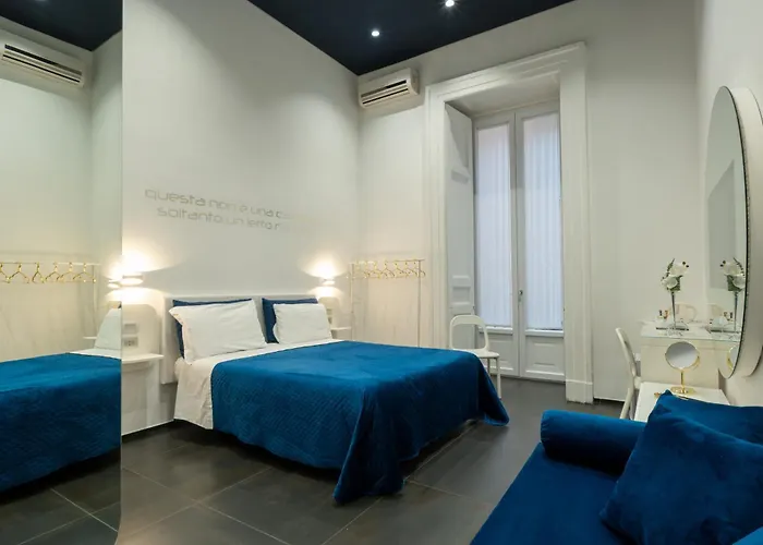 Skyhouse Chiatamone Alojamento de Acomodação e Pequeno-almoço